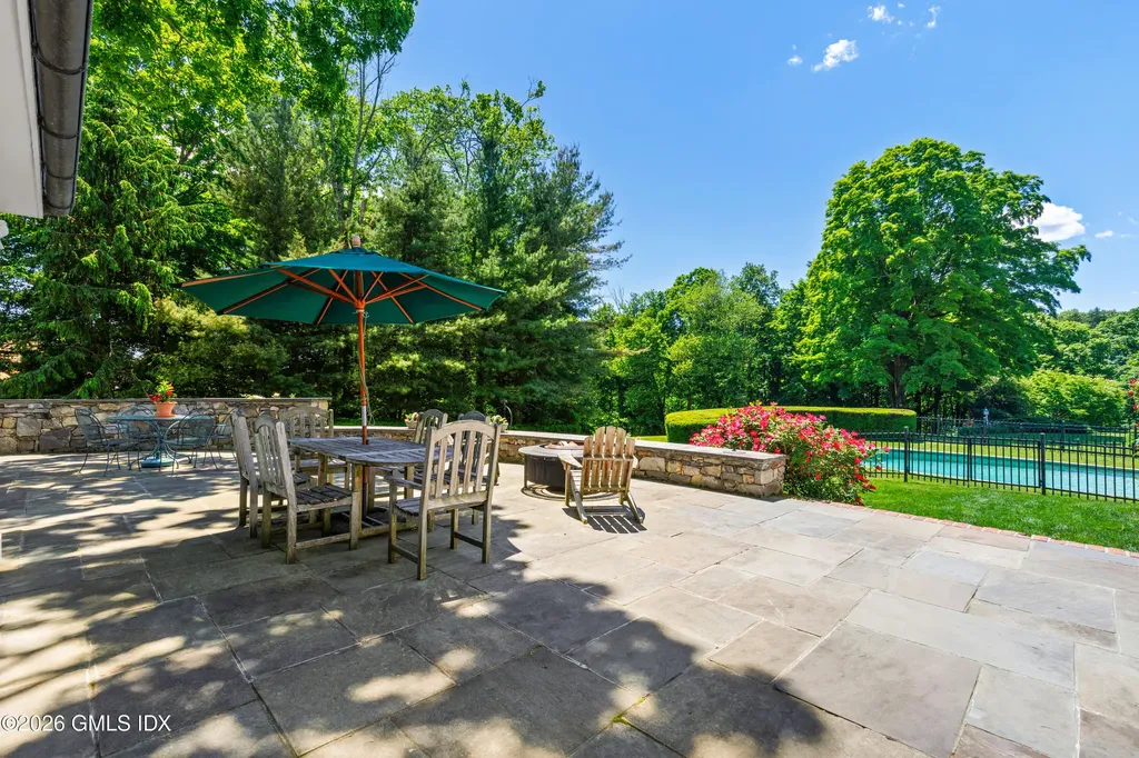 456 Round Hill Road Greenwich CT 06831