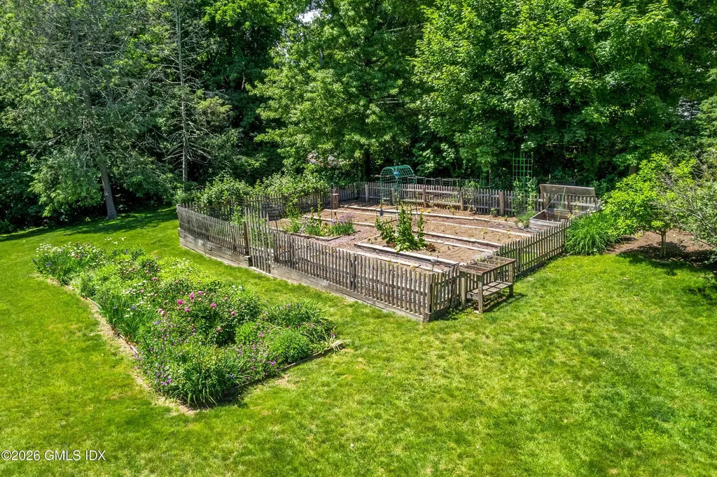 456 Round Hill Road Greenwich CT 06831