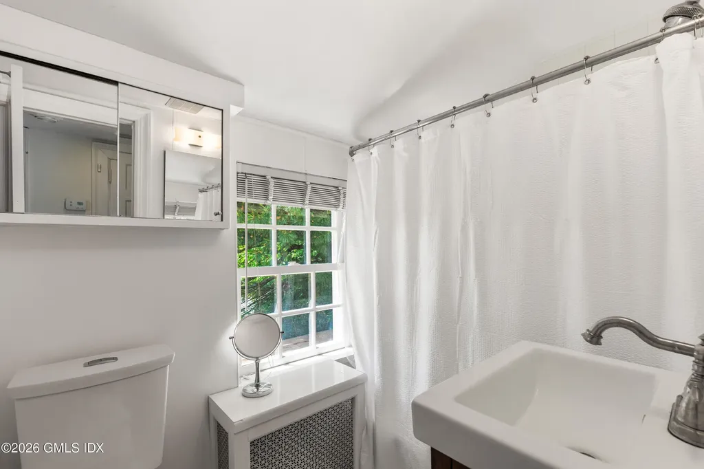 456 Round Hill Road Greenwich CT 06831