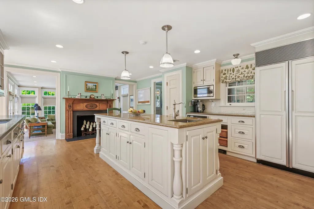 456 Round Hill Road Greenwich CT 06831