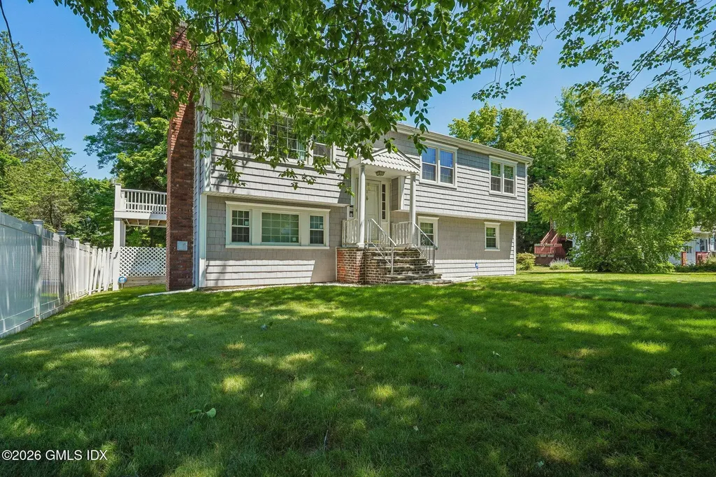 11 Stuart Drive Old Greenwich CT 06870