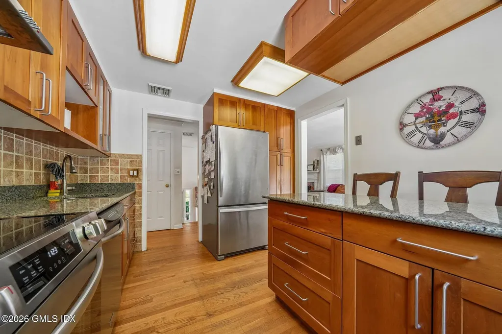 11 Stuart Drive Old Greenwich CT 06870