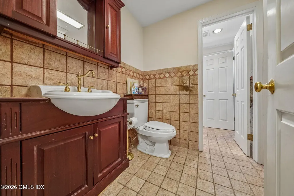 11 Stuart Drive Old Greenwich CT 06870