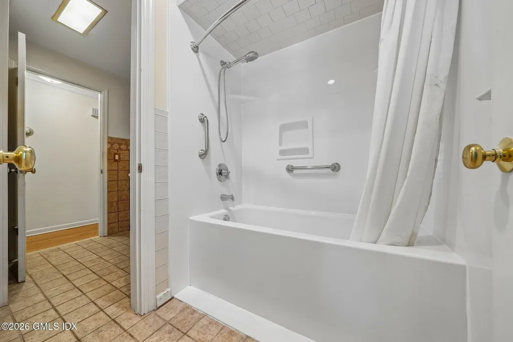 11 Stuart Drive Old Greenwich CT 06870