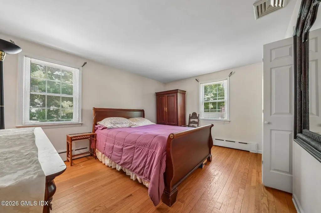 11 Stuart Drive Old Greenwich CT 06870