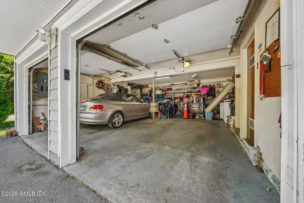 11 Stuart Drive Old Greenwich CT 06870