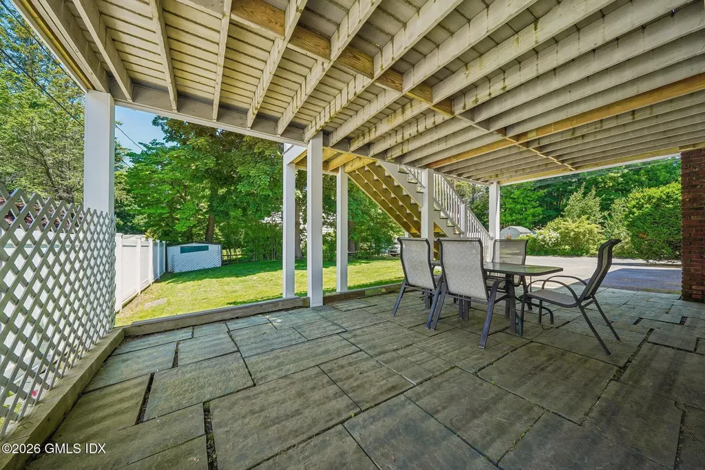 11 Stuart Drive Old Greenwich CT 06870