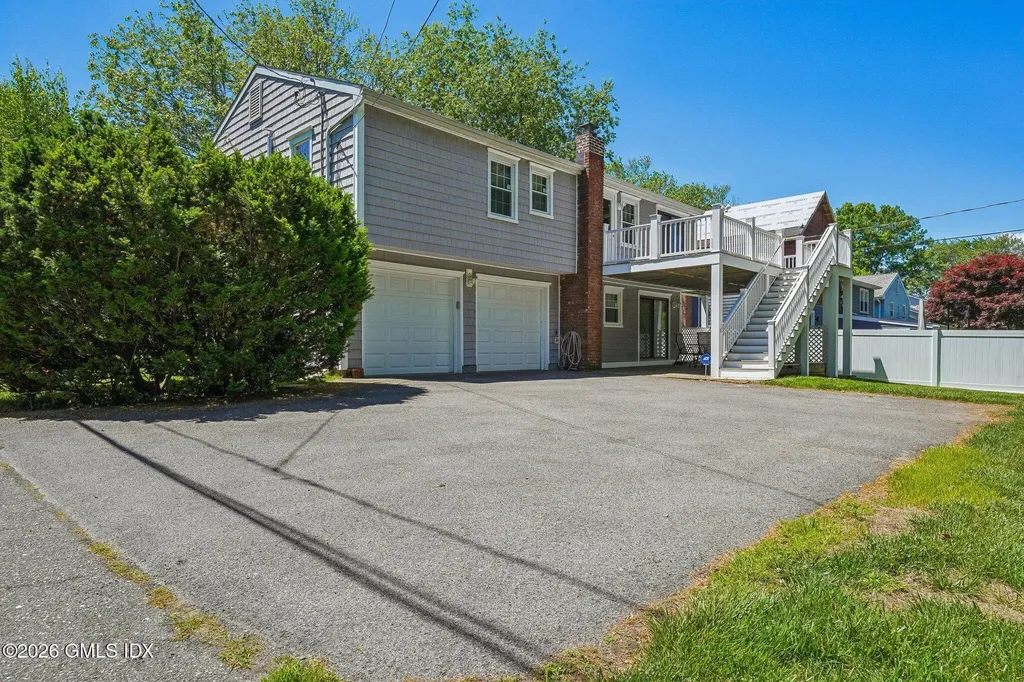 11 Stuart Drive Old Greenwich CT 06870