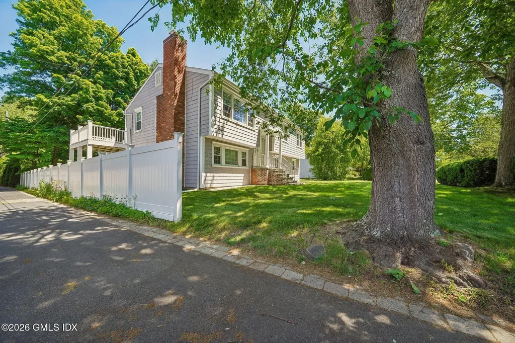 11 Stuart Drive Old Greenwich CT 06870
