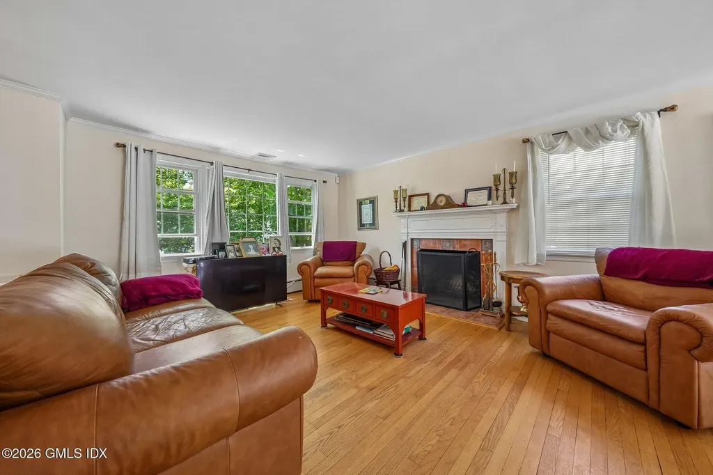 11 Stuart Drive Old Greenwich CT 06870