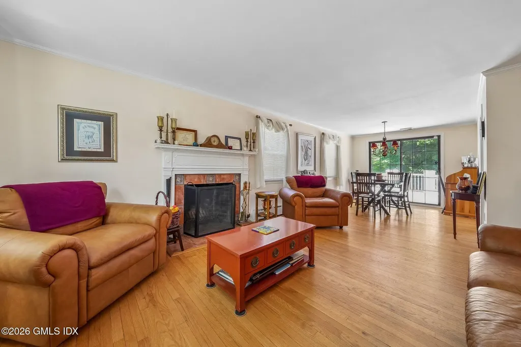 11 Stuart Drive Old Greenwich CT 06870