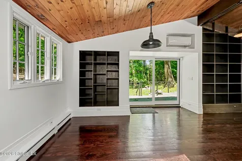 424 Cognewaugh Road Cos Cob CT 06807