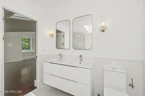 424 Cognewaugh Road Cos Cob CT 06807