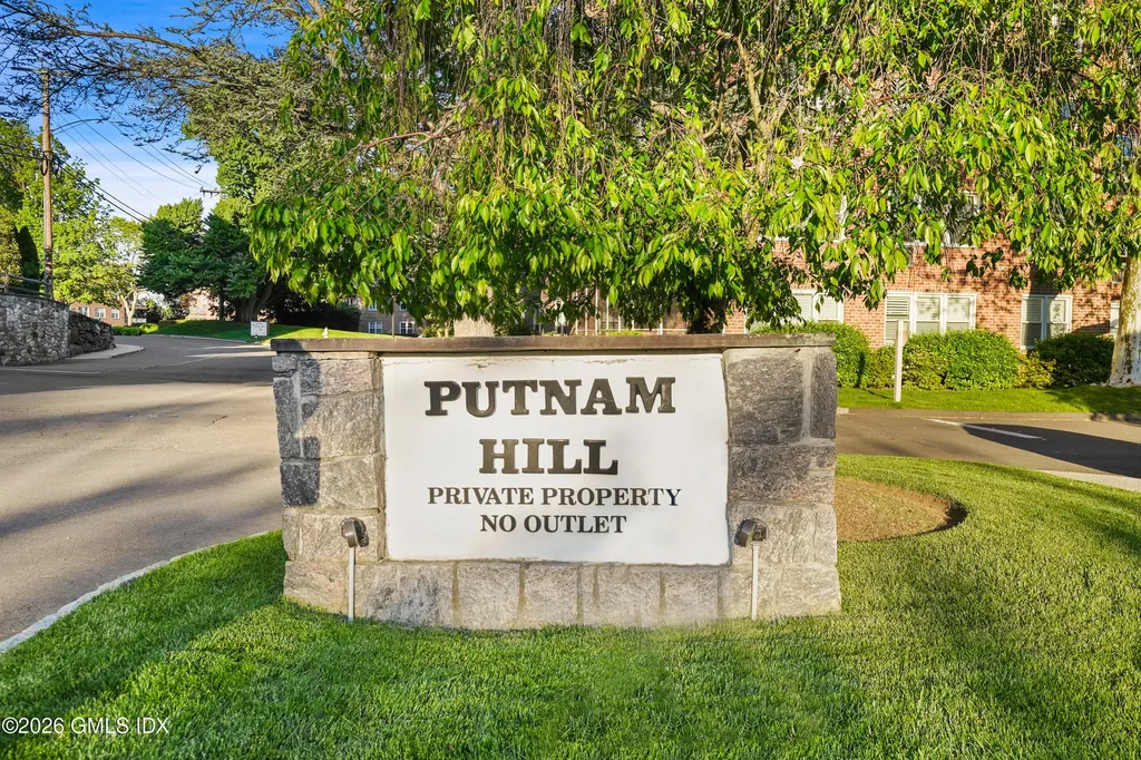 Greenwich CT, 2 Putnam Hill, Unit 3B