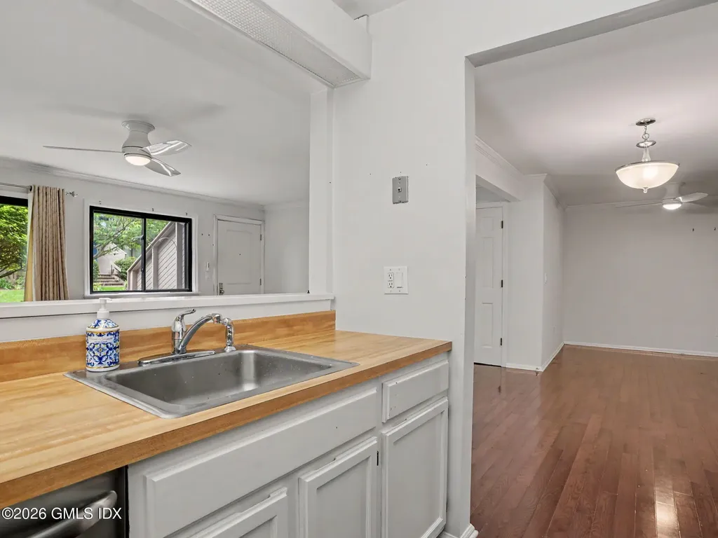 1465 E Putnam Avenue Old Greenwich CT 06870
