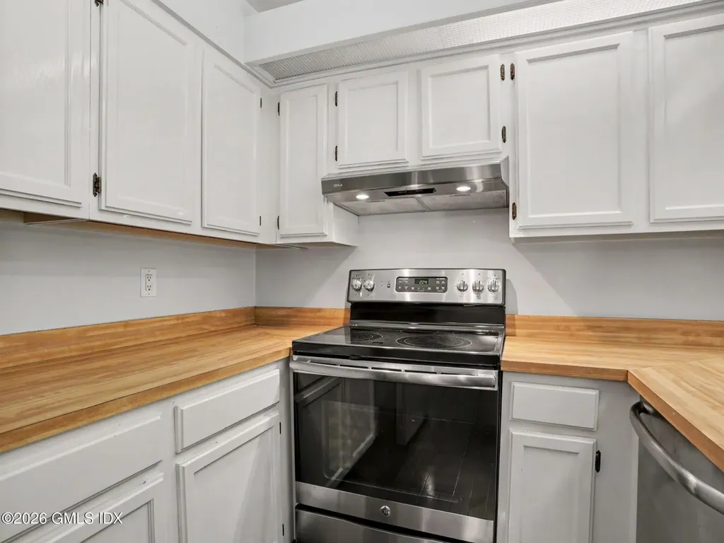 1465 E Putnam Avenue Old Greenwich CT 06870