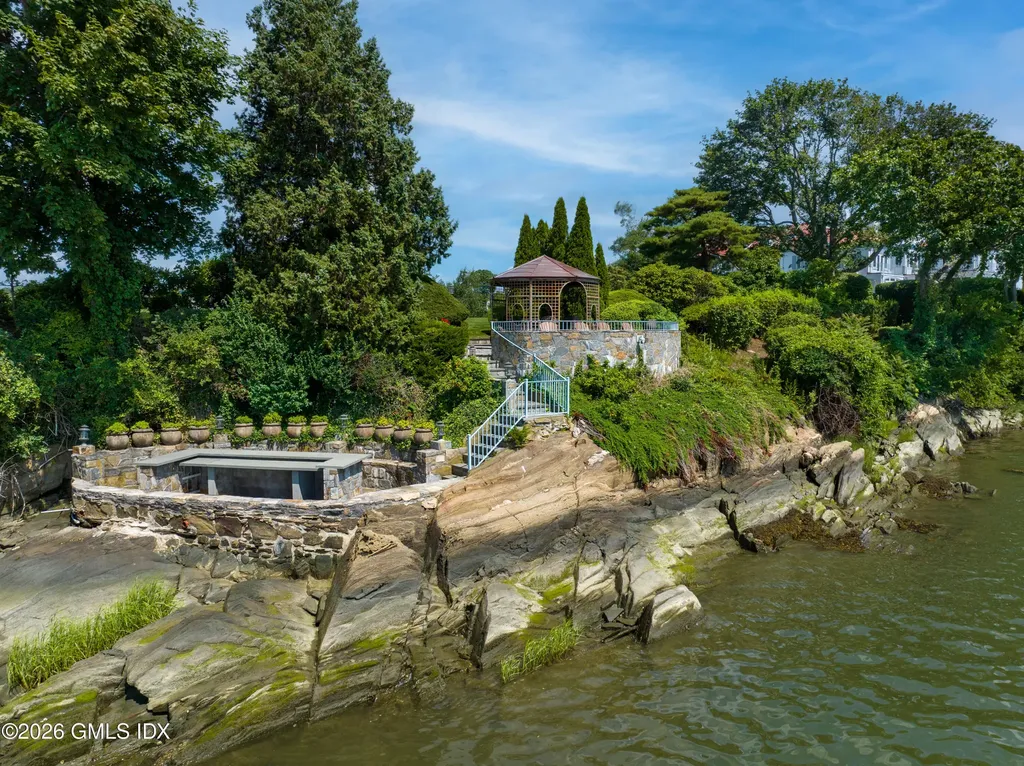108 Cedar Cliff Road Riverside CT 06878
