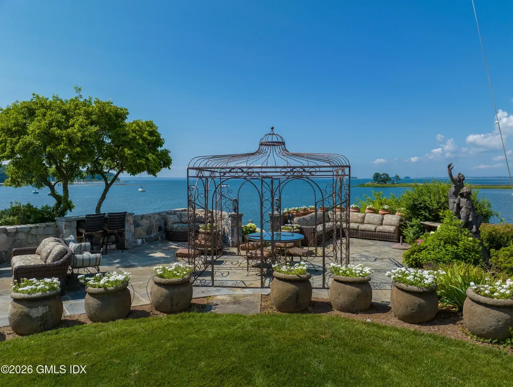 108 Cedar Cliff Road Riverside CT 06878