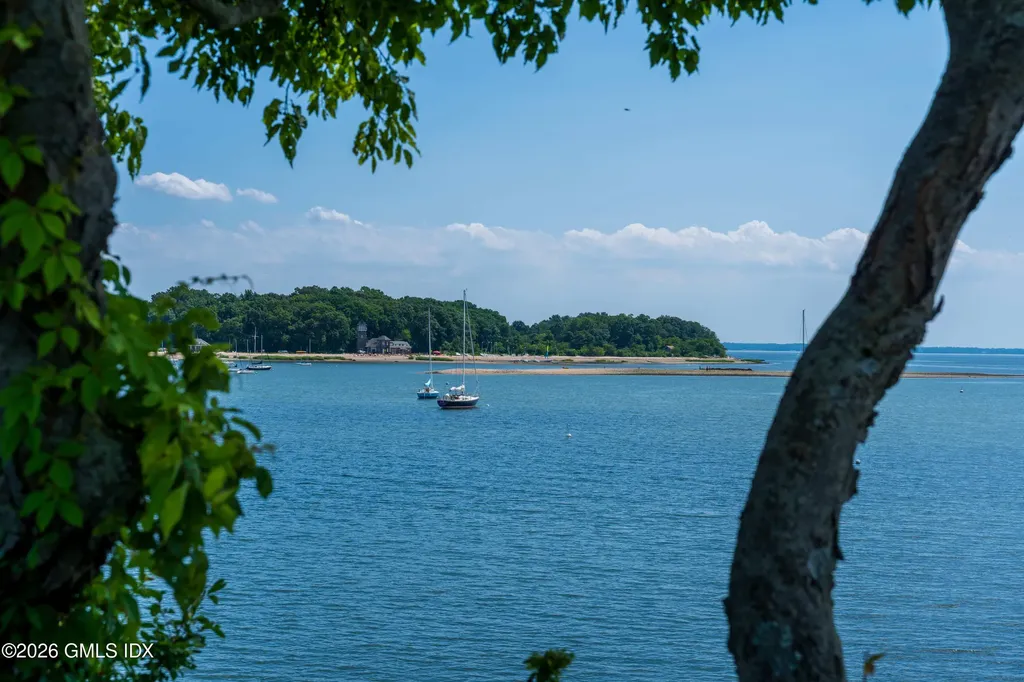 108 Cedar Cliff Road Riverside CT 06878