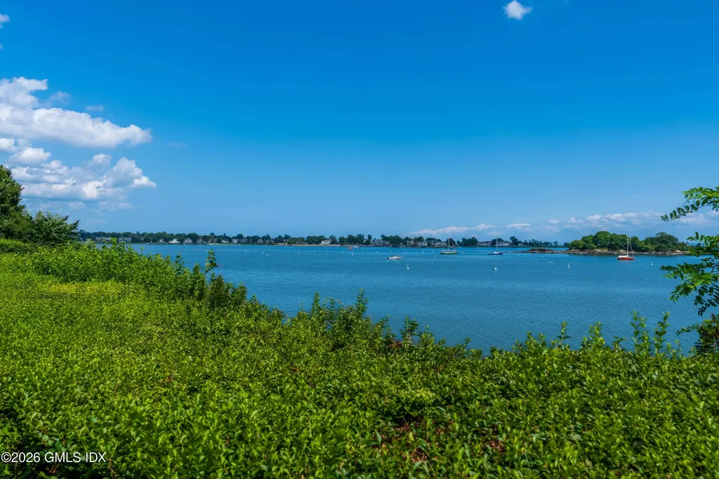 108 Cedar Cliff Road Riverside CT 06878