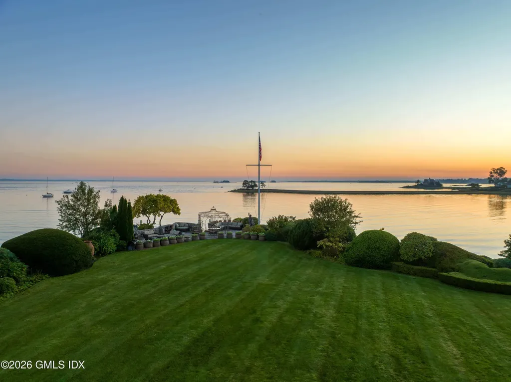 108 Cedar Cliff Road Riverside CT 06878