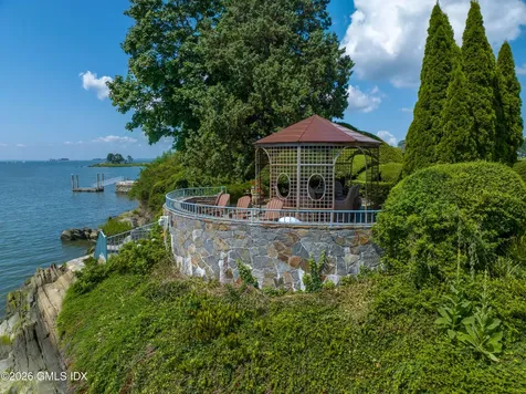 108 Cedar Cliff Road Riverside CT 06878