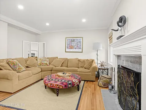 52 Hunt Terrace Greenwich CT 06831
