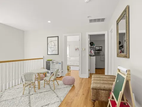 52 Hunt Terrace Greenwich CT 06831