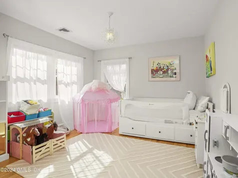 52 Hunt Terrace Greenwich CT 06831