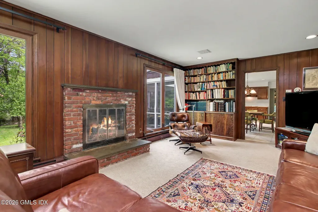 45 Carriage Drive Stamford CT 06902