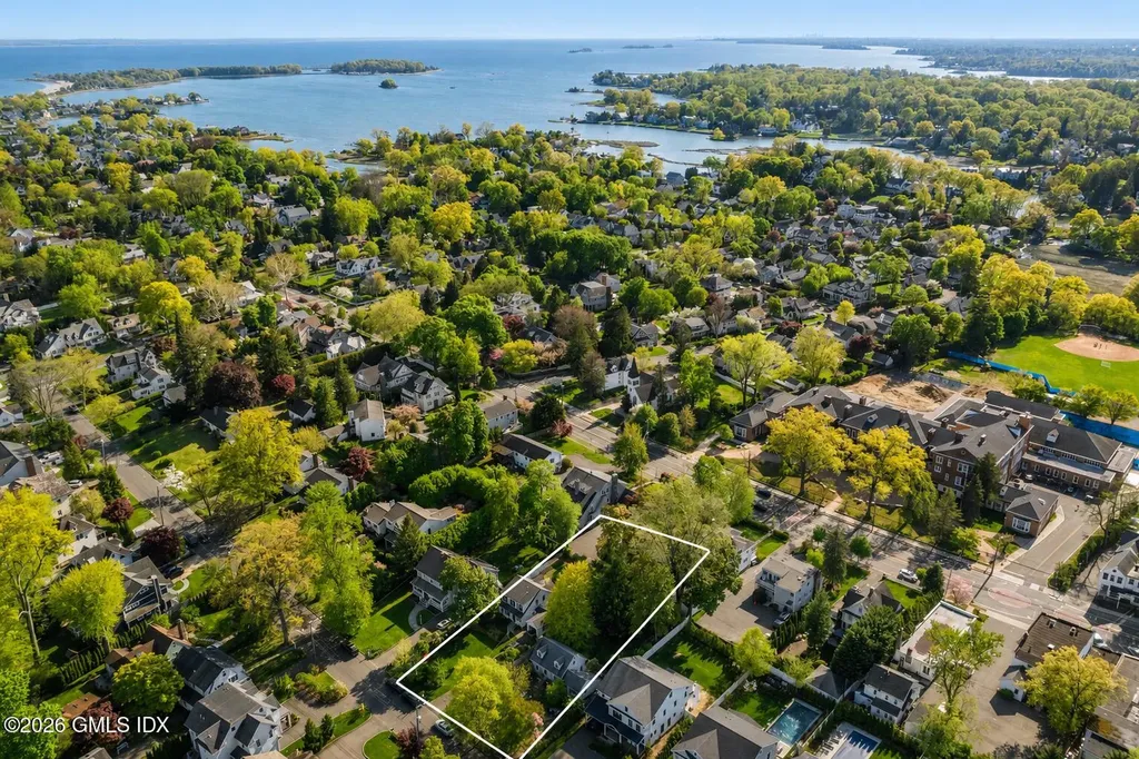 Old Greenwich CT, 27 Park Avenue