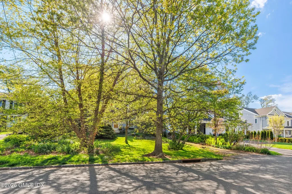 27 Park Avenue Old Greenwich CT 06870