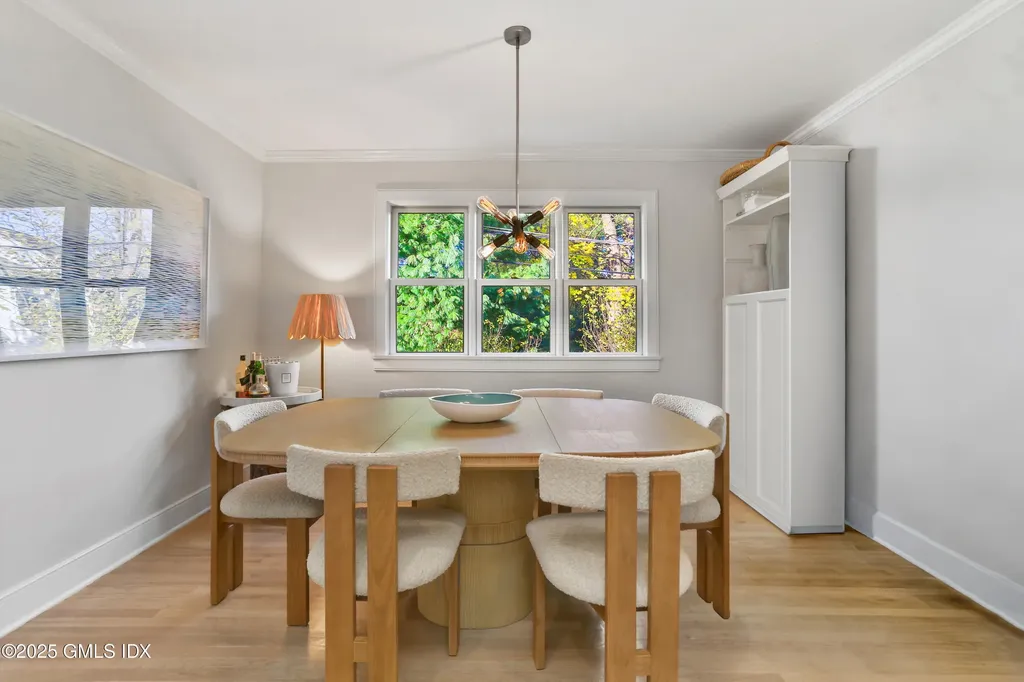 6 Meadowbank Road Old Greenwich CT 06870