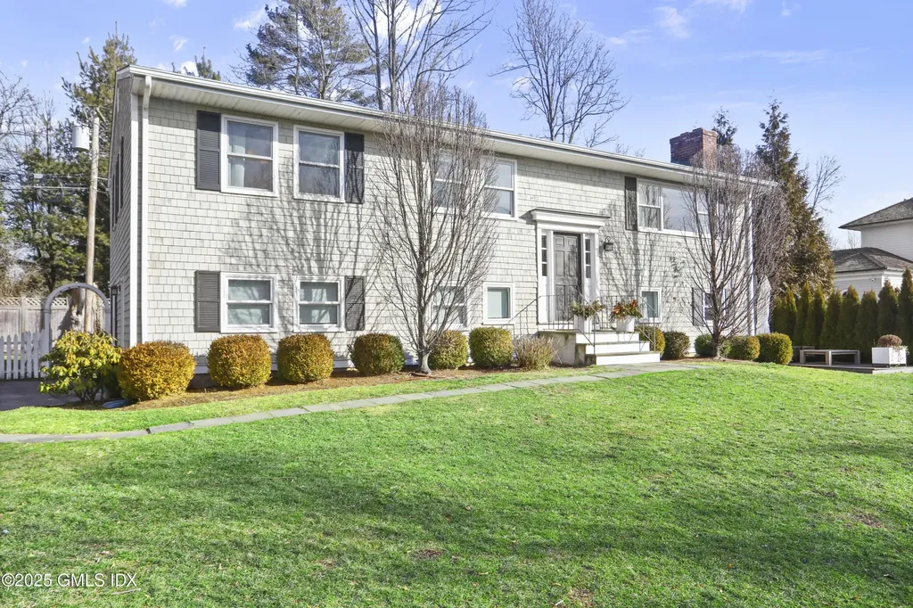 6 Meadowbank Road Old Greenwich CT 06870