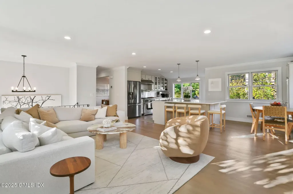 6 Meadowbank Road Old Greenwich CT 06870