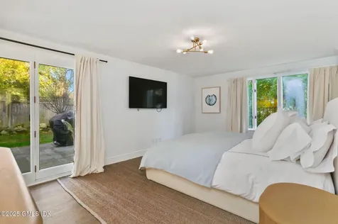 6 Meadowbank Road Old Greenwich CT 06870