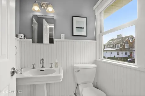 6 Meadowbank Road Old Greenwich CT 06870