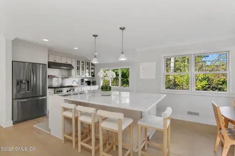 6 Meadowbank Road Old Greenwich CT 06870
