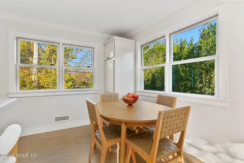 6 Meadowbank Road Old Greenwich CT 06870