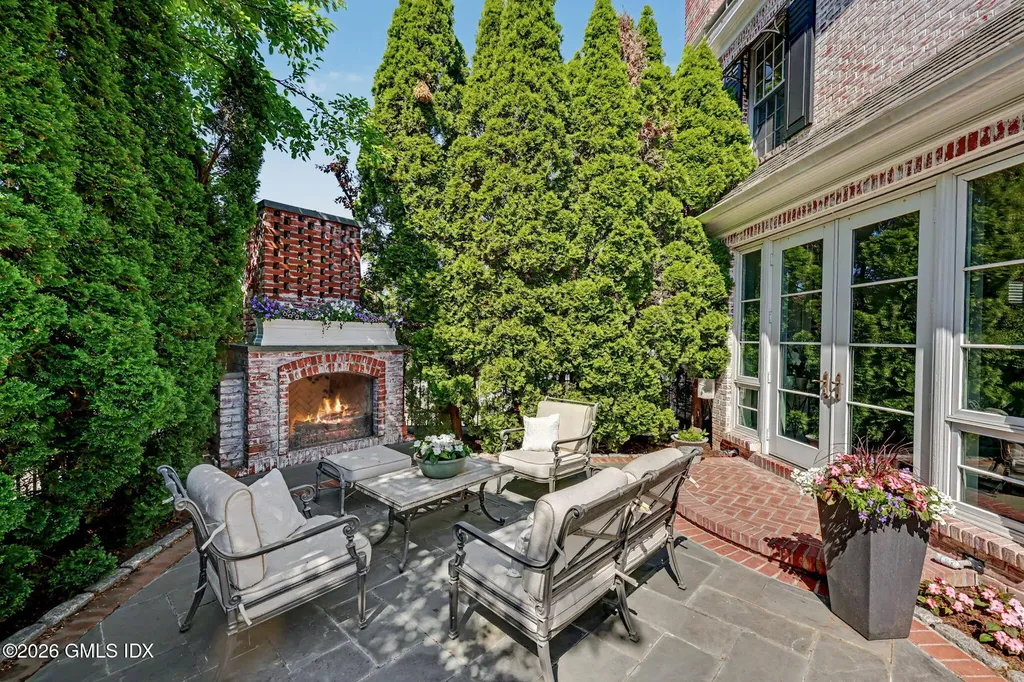 212 Milbank Avenue Greenwich CT 06830