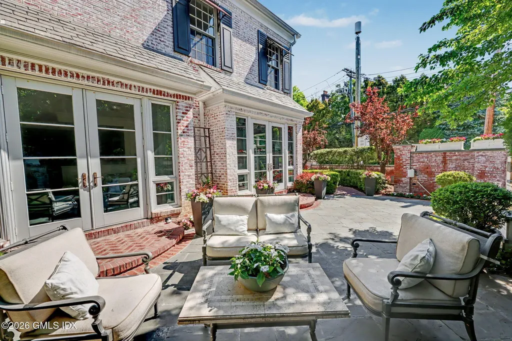 212 Milbank Avenue Greenwich CT 06830