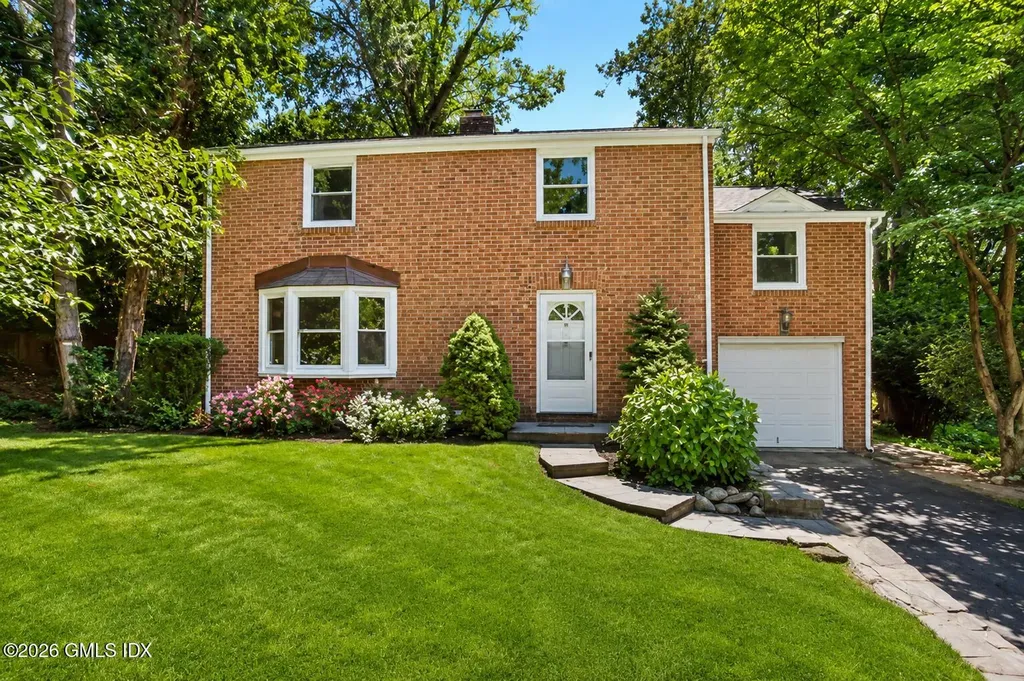 10 Macarthur Drive Old Greenwich CT 06870