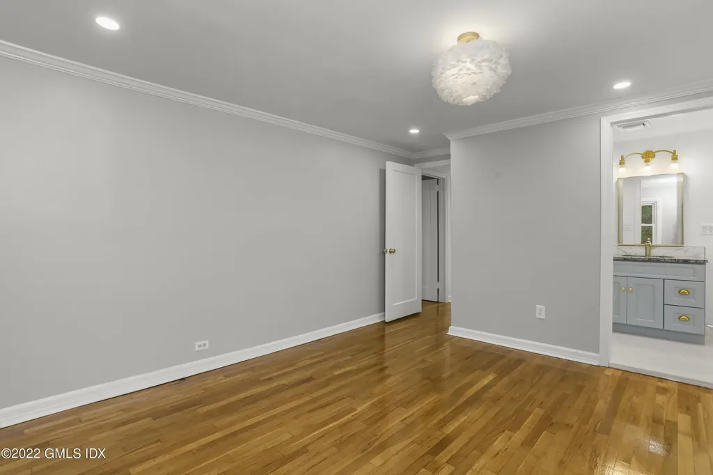 10 Macarthur Drive Old Greenwich CT 06870
