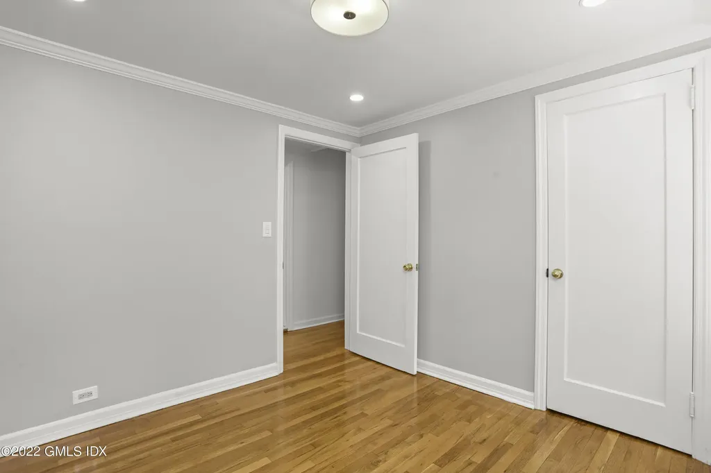 10 Macarthur Drive Old Greenwich CT 06870