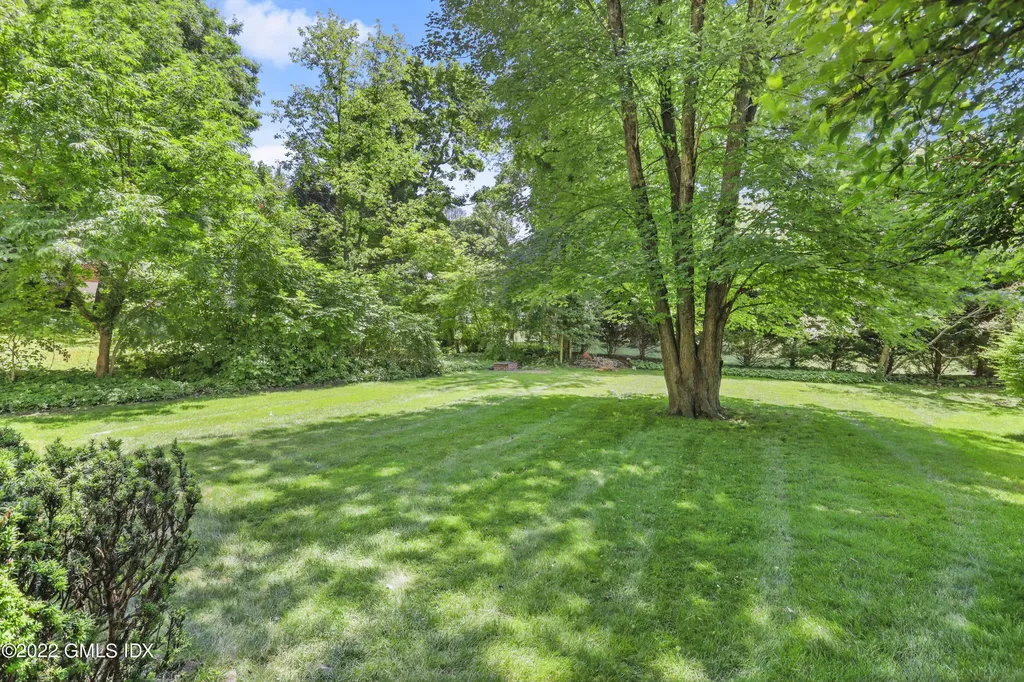 10 Macarthur Drive Old Greenwich CT 06870