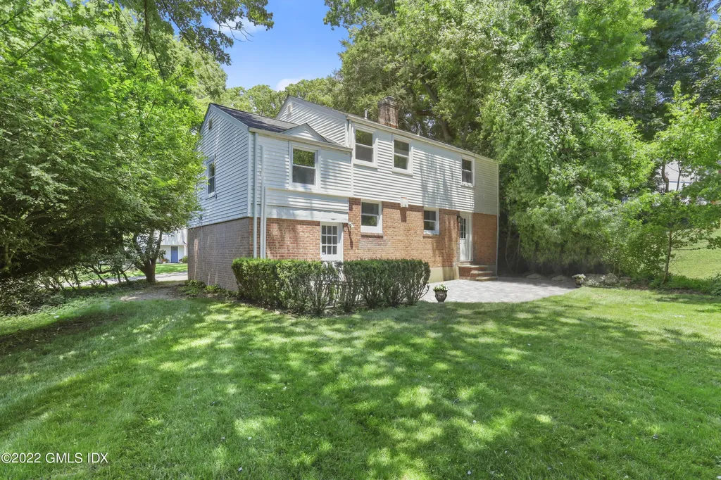 10 Macarthur Drive Old Greenwich CT 06870