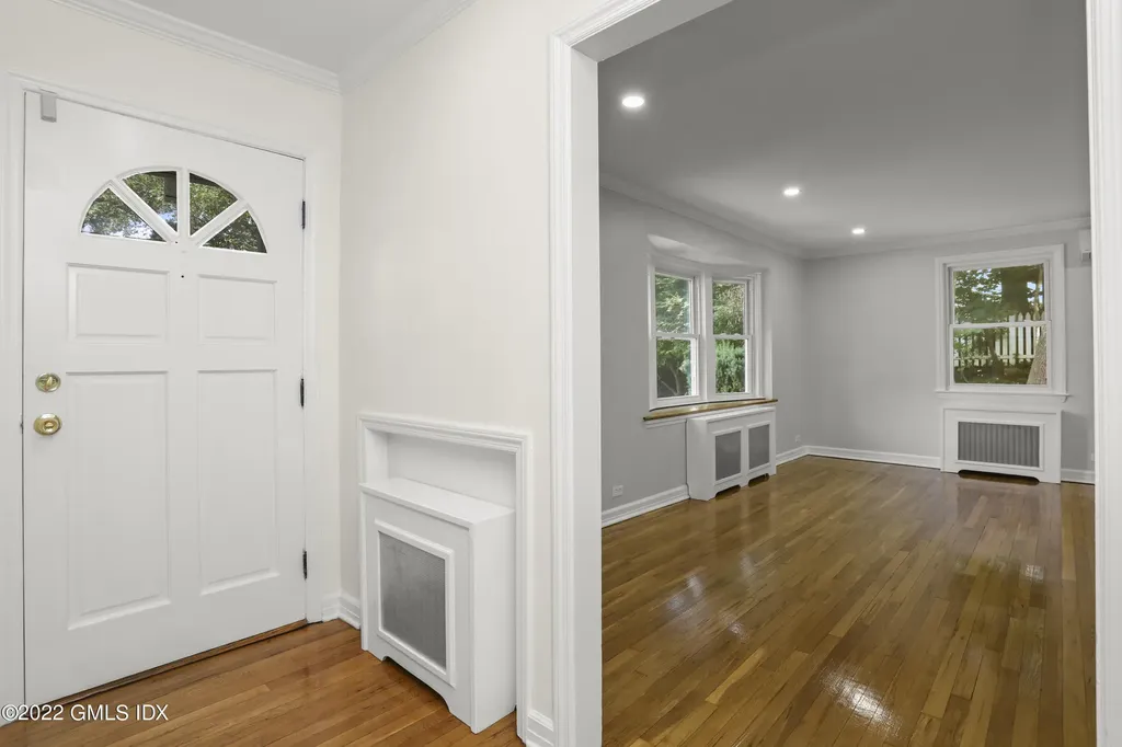 10 Macarthur Drive Old Greenwich CT 06870