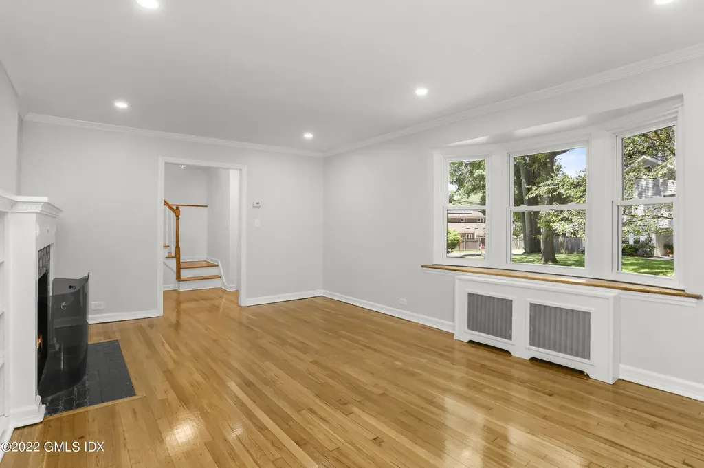 10 Macarthur Drive Old Greenwich CT 06870