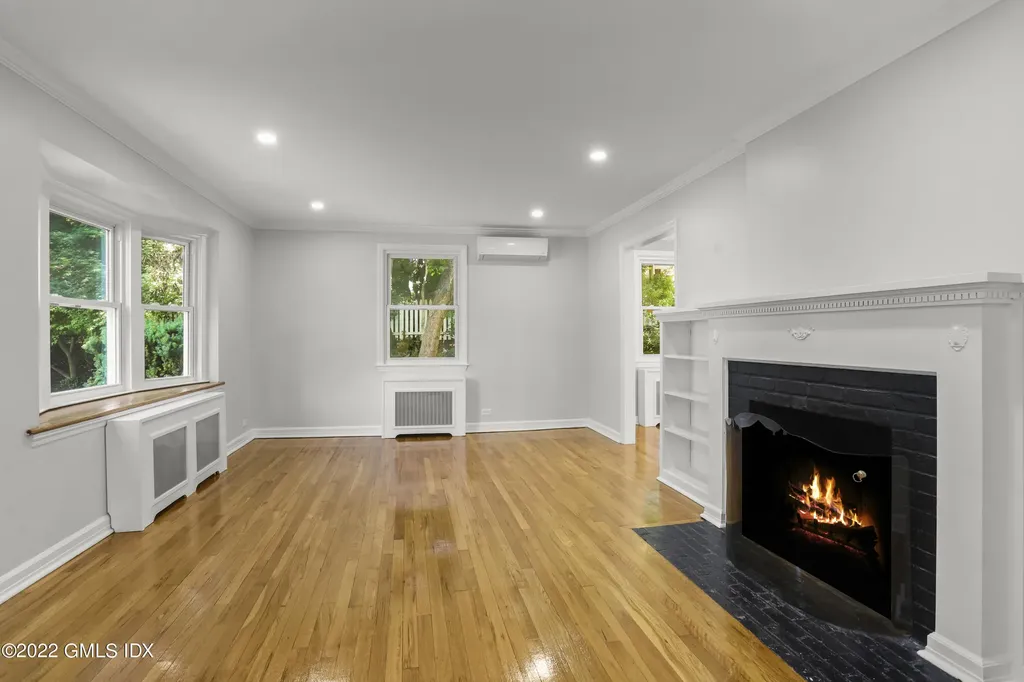 10 Macarthur Drive Old Greenwich CT 06870