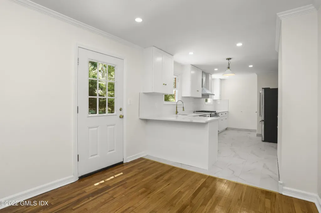 10 Macarthur Drive Old Greenwich CT 06870